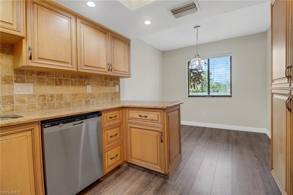7115 Lakeridge CT 110-12