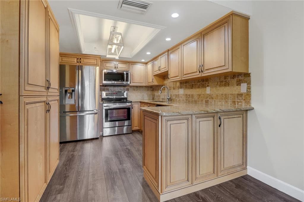 7115 Lakeridge CT 110-11
