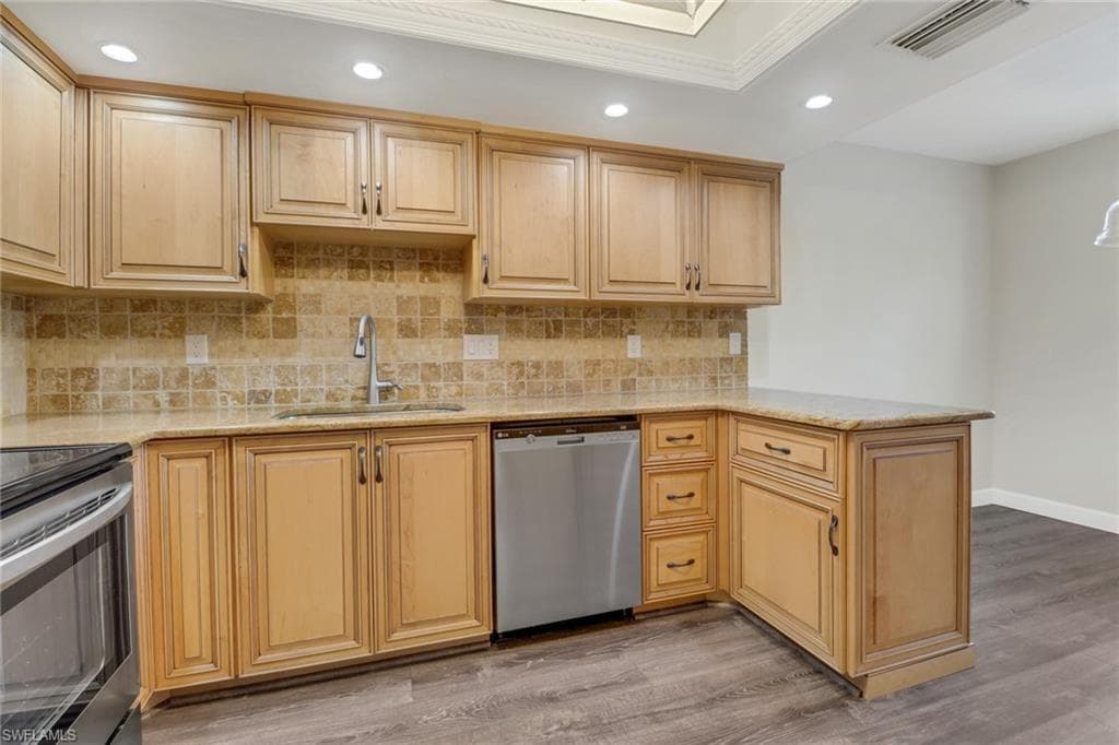 7115 Lakeridge CT 110-9