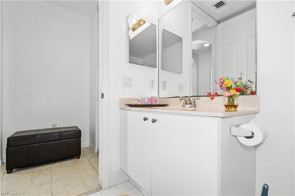 1405 Mariposa CIR 102-22