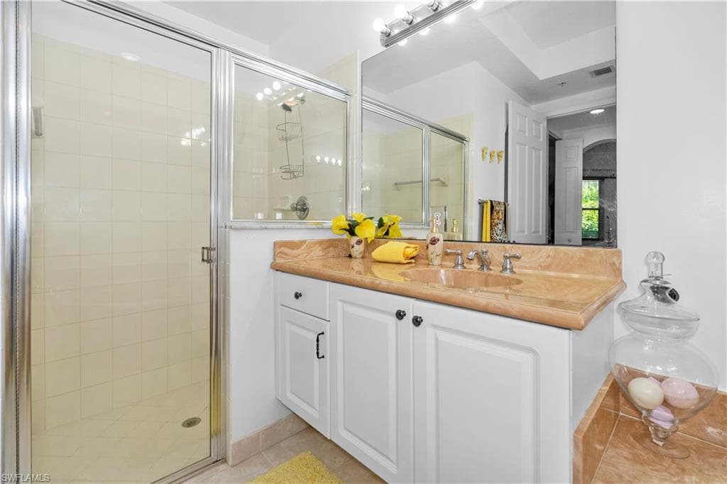 1405 Mariposa CIR 102-14
