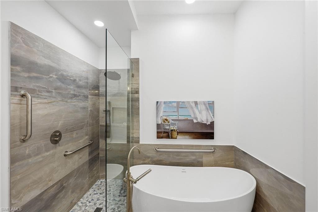 1232 Royal Palm DR-25