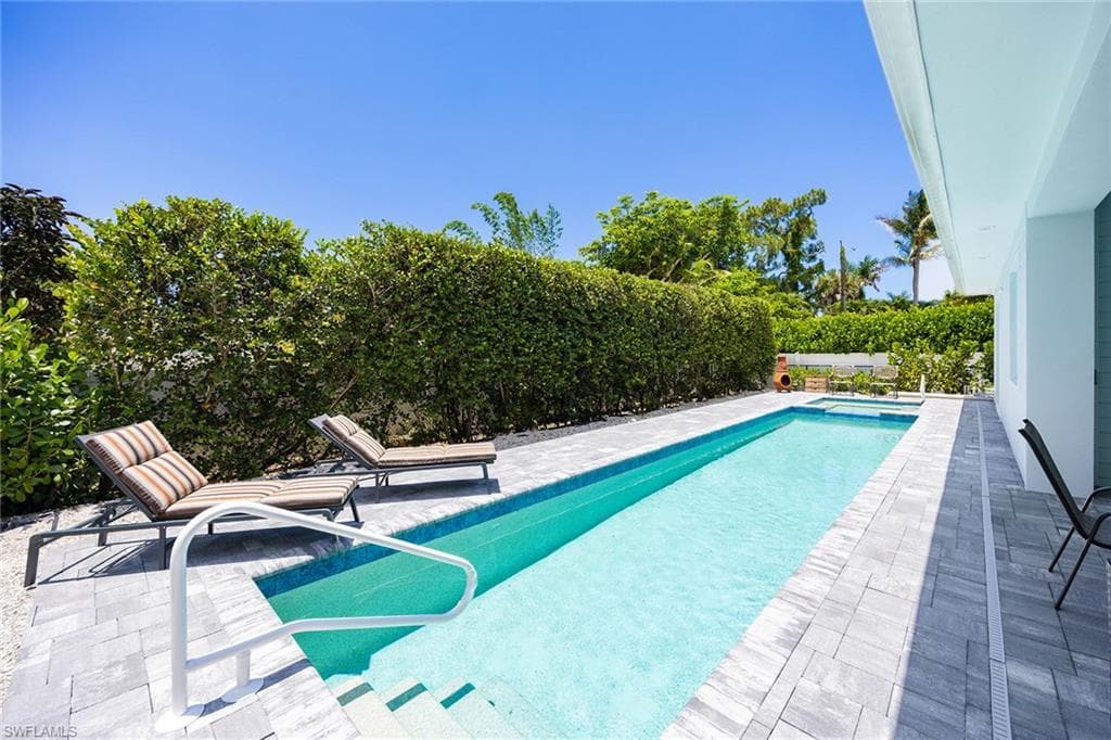 1232 Royal Palm DR-33