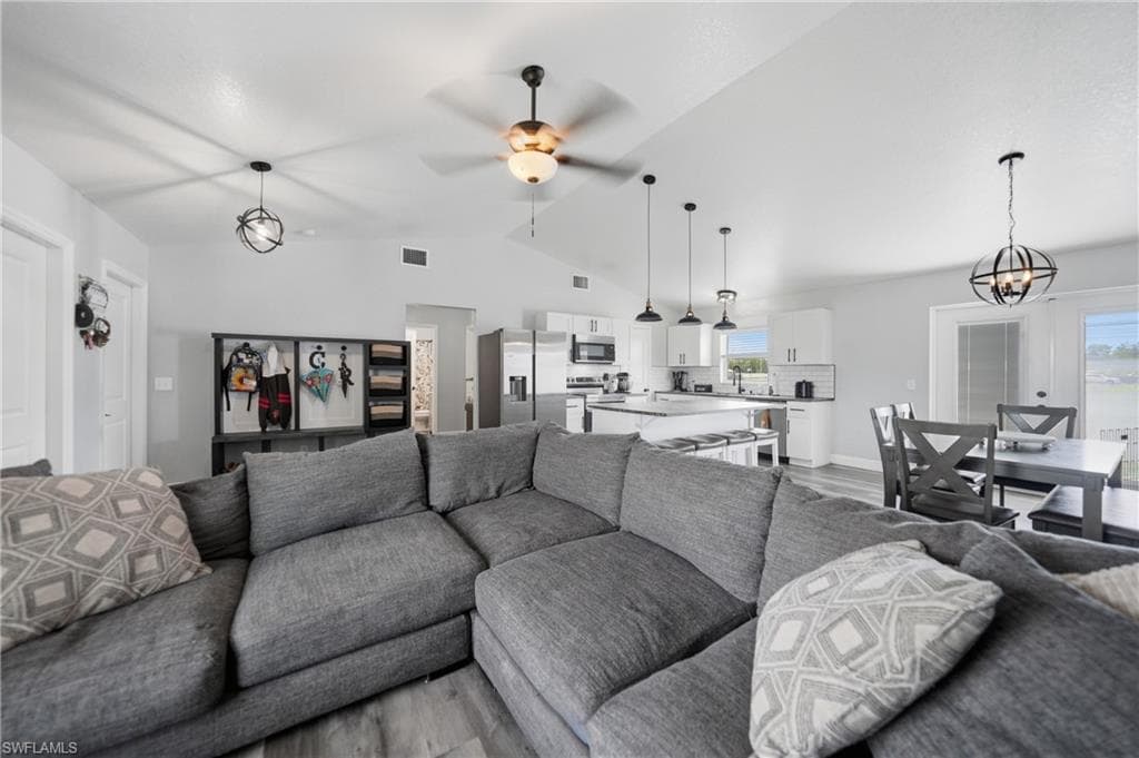 1601 SE Sheila DR-5