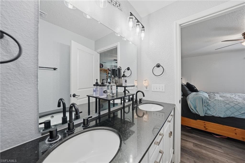 1601 SE Sheila DR-16