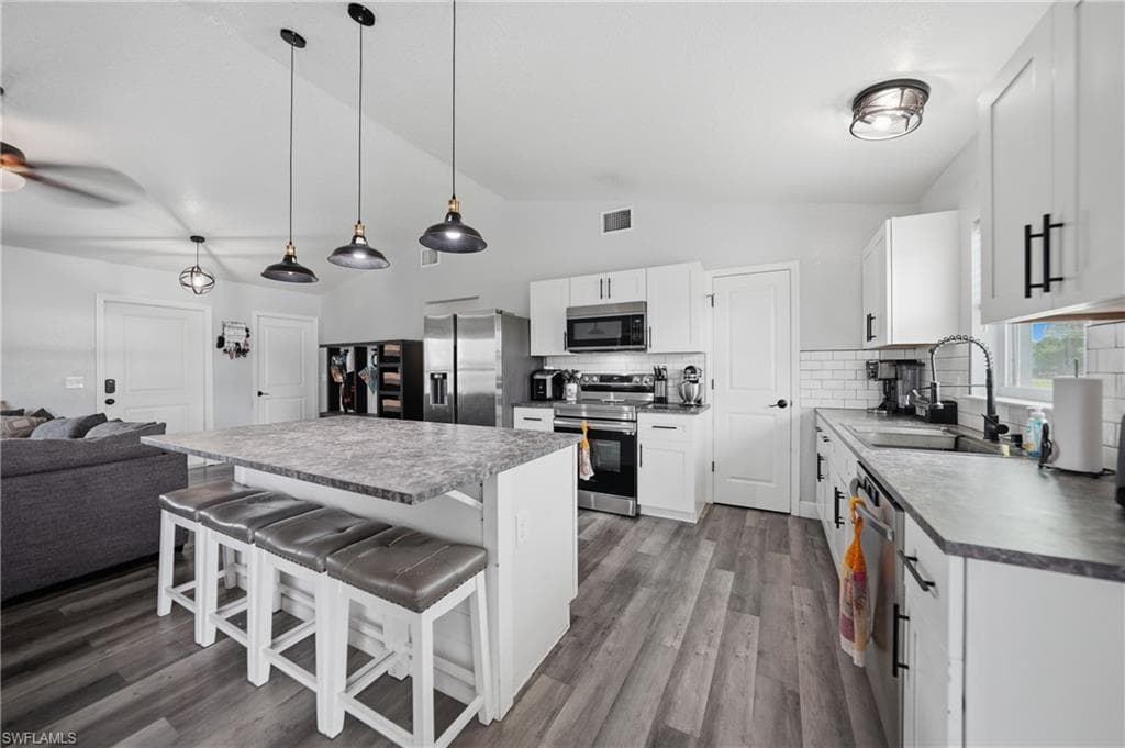 1601 SE Sheila DR-6