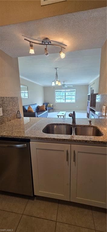 3419 Winkler AVE-5