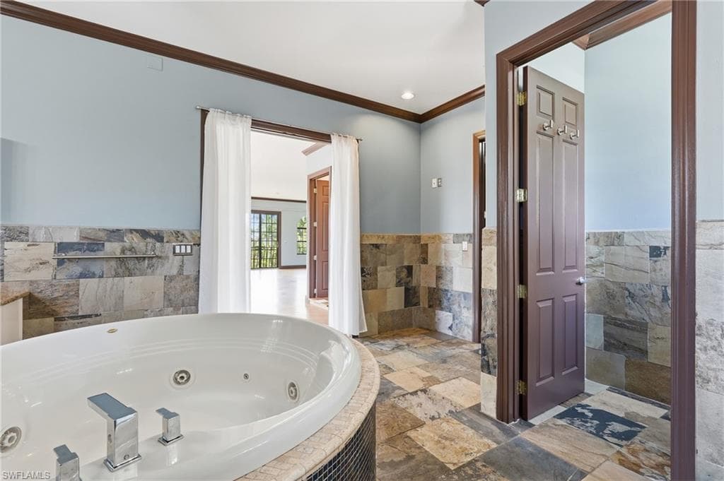1358 Hopedale DR-29