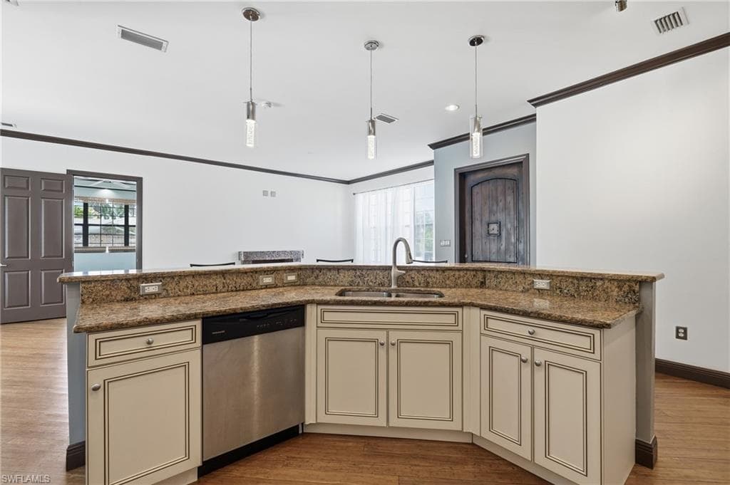 1358 Hopedale DR-14