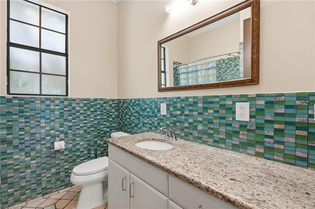 1358 Hopedale DR-24