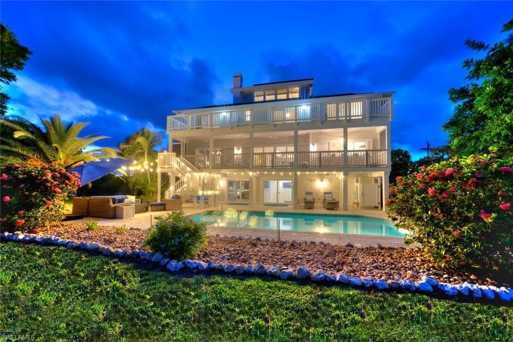 1048 Kings Crown DR-1