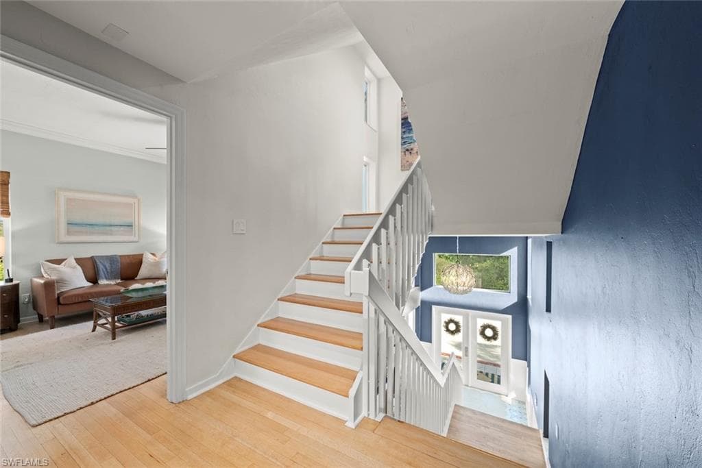 1048 Kings Crown DR-5