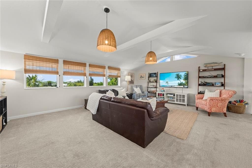1048 Kings Crown DR-41