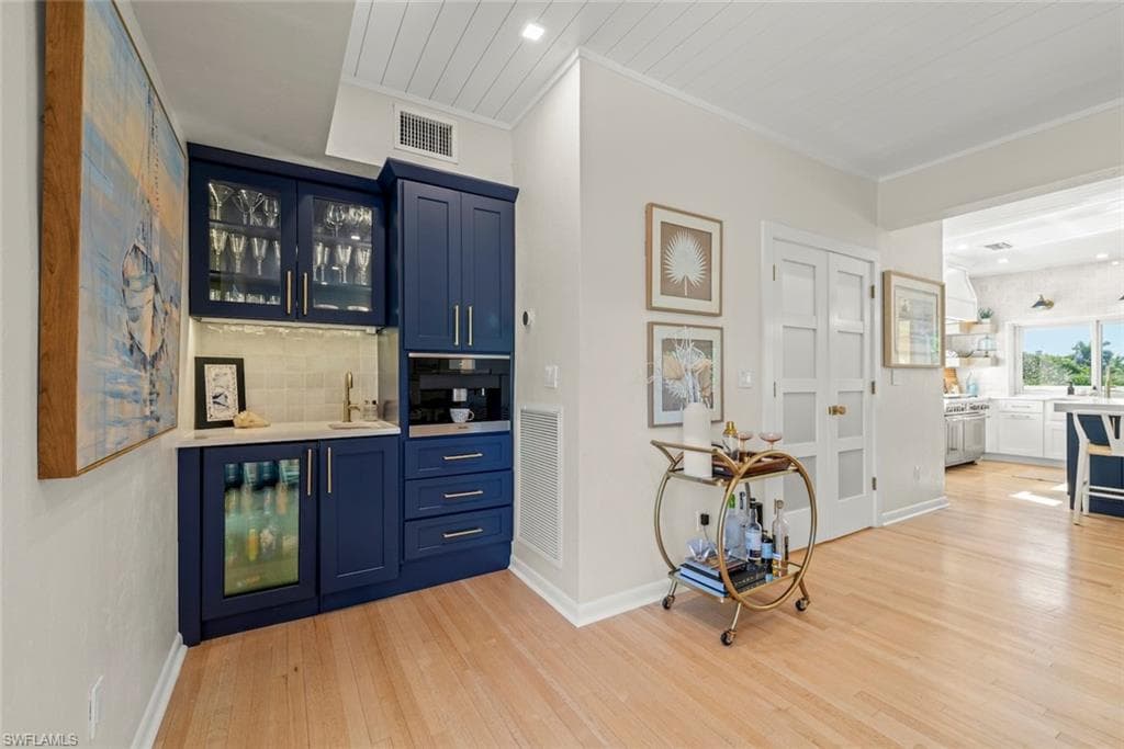 1048 Kings Crown DR-16