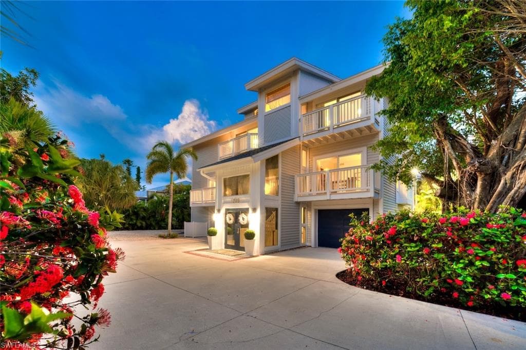 1048 Kings Crown DR-42