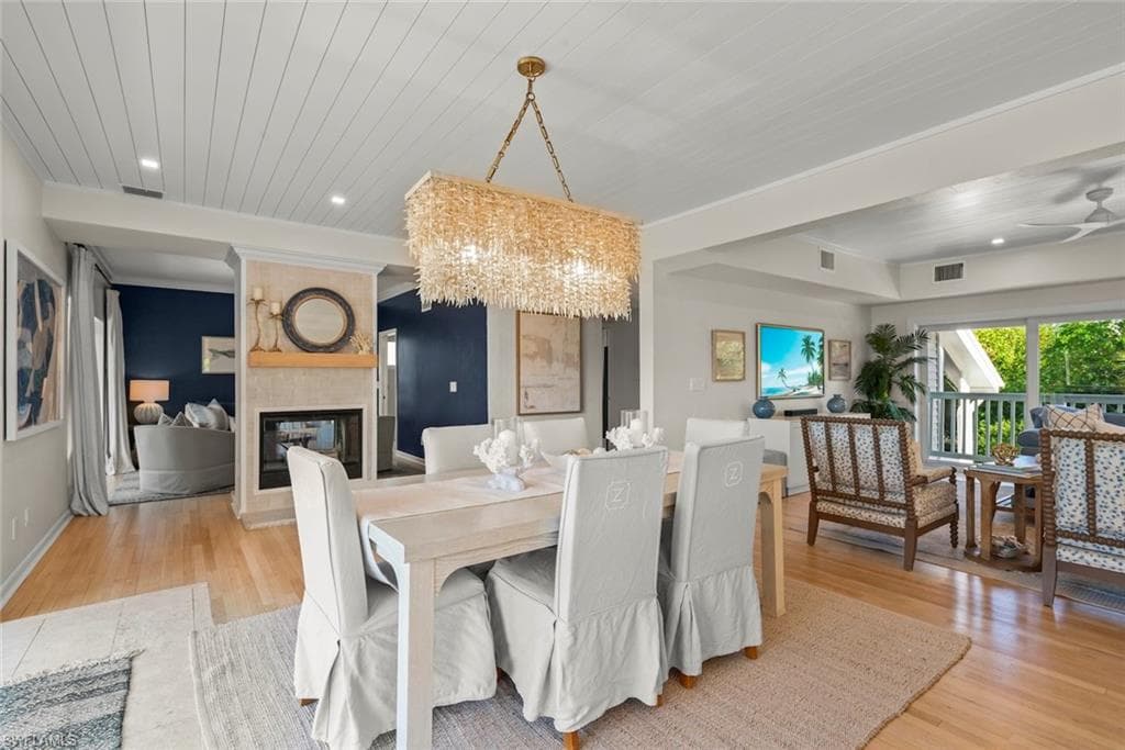 1048 Kings Crown DR-6