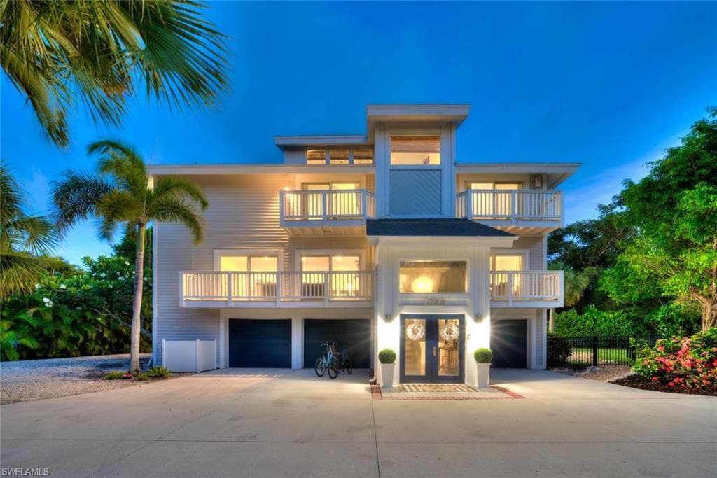 1048 Kings Crown DR-2