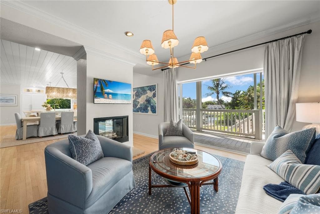 1048 Kings Crown DR-19