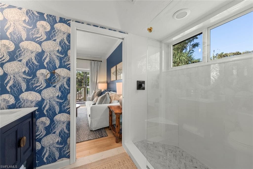 1048 Kings Crown DR-23