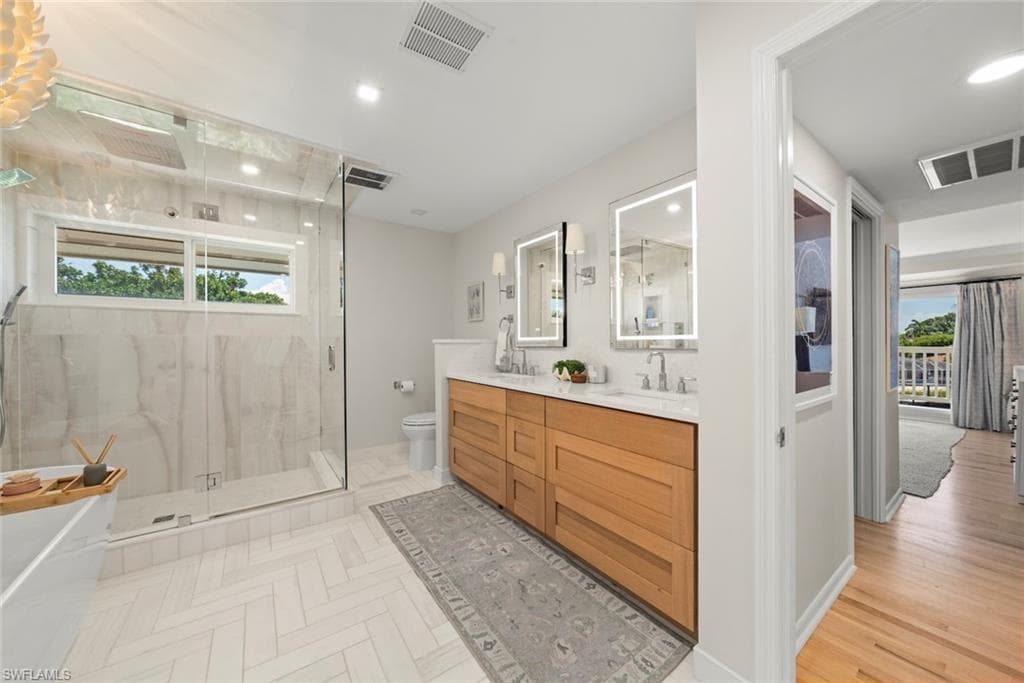 1048 Kings Crown DR-29