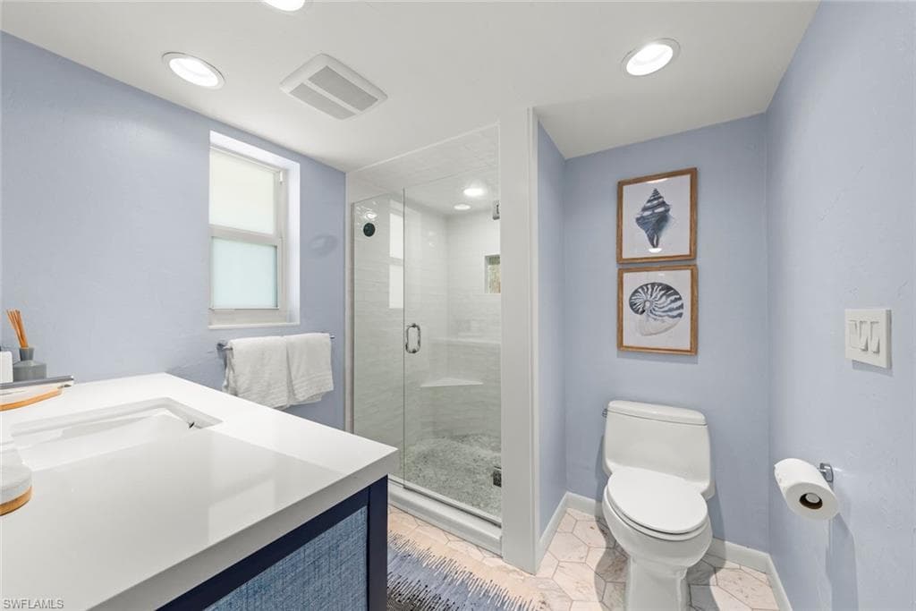 1048 Kings Crown DR-33