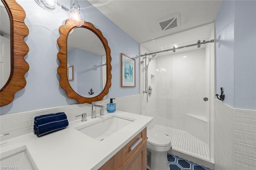 1048 Kings Crown DR-37