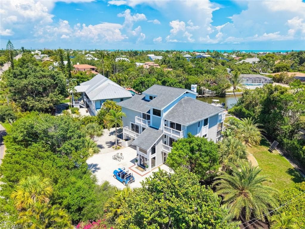 1048 Kings Crown DR-48