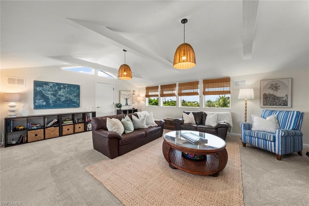 1048 Kings Crown DR-40