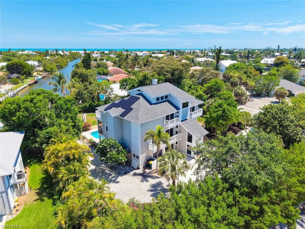 1048 Kings Crown DR-49