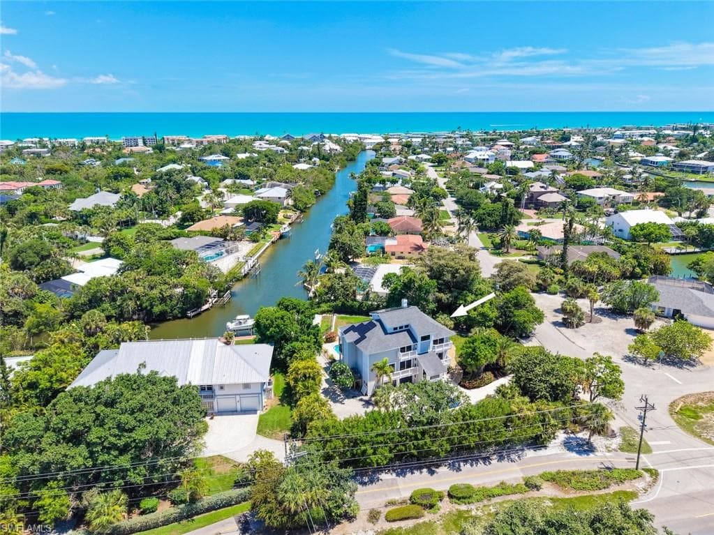 1048 Kings Crown DR-47