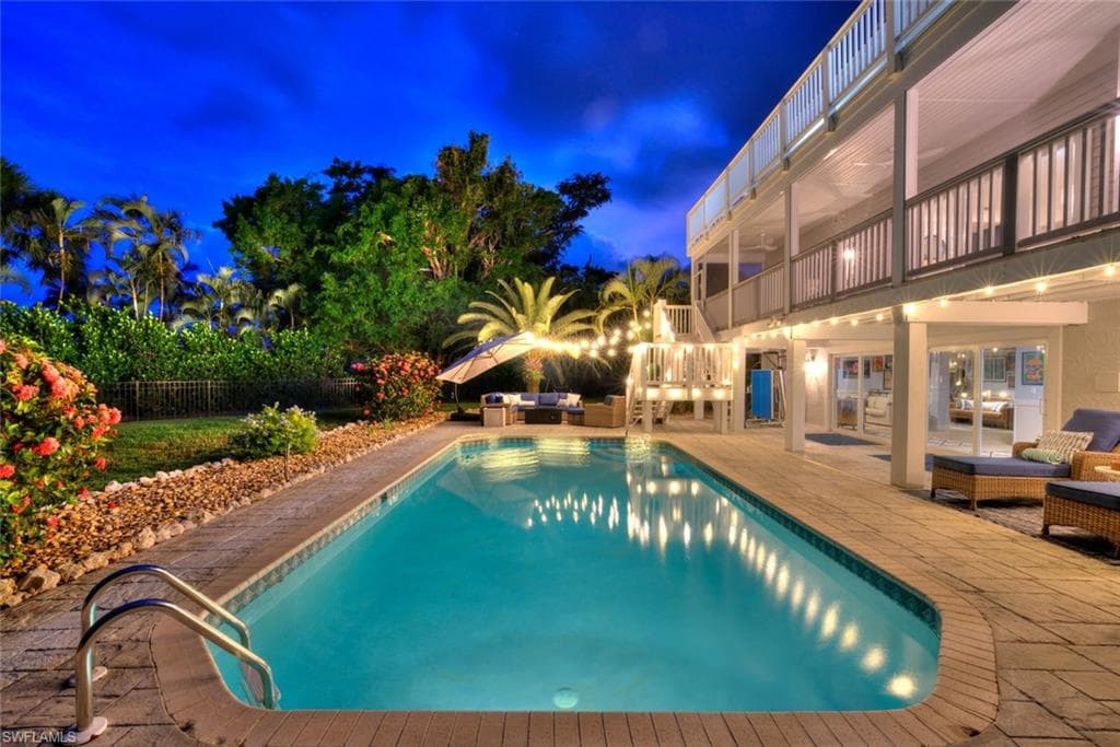 1048 Kings Crown DR-43