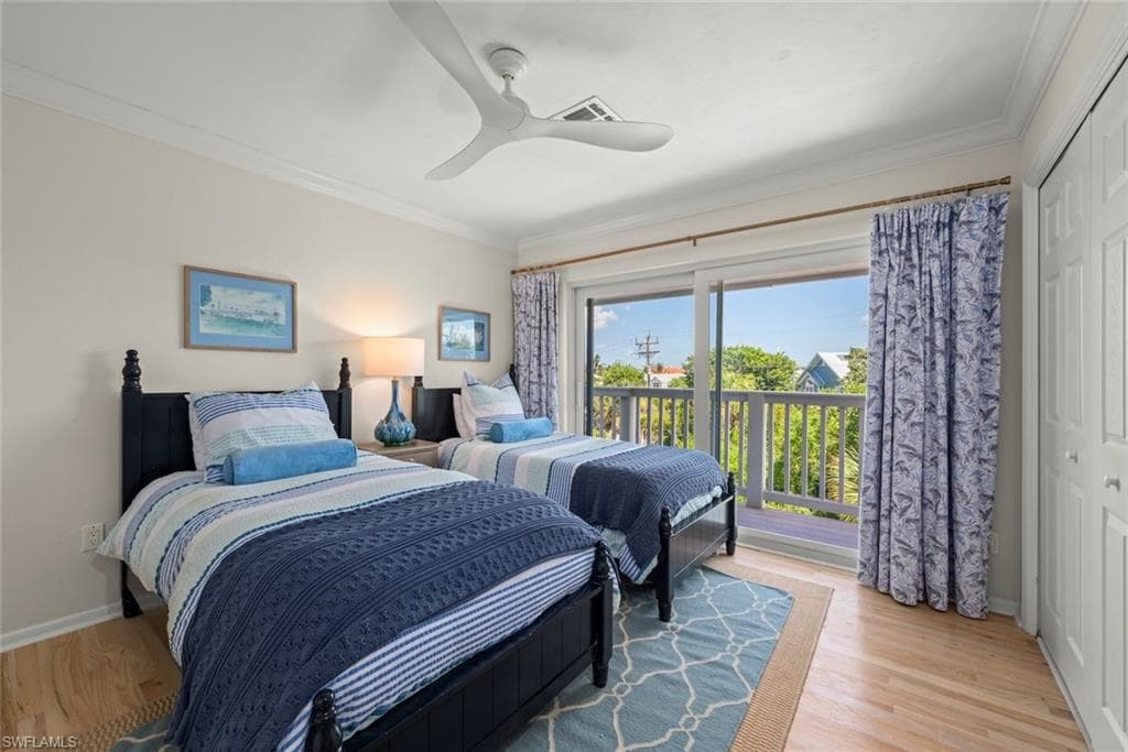 1048 Kings Crown DR-39