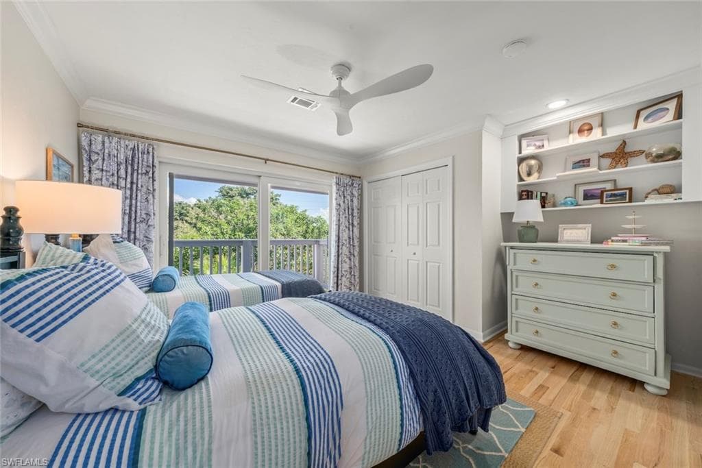 1048 Kings Crown DR-38