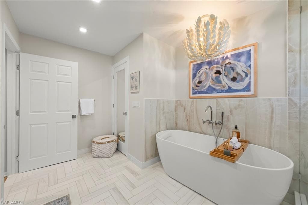 1048 Kings Crown DR-28
