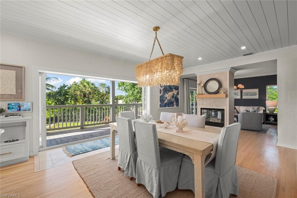 1048 Kings Crown DR-7