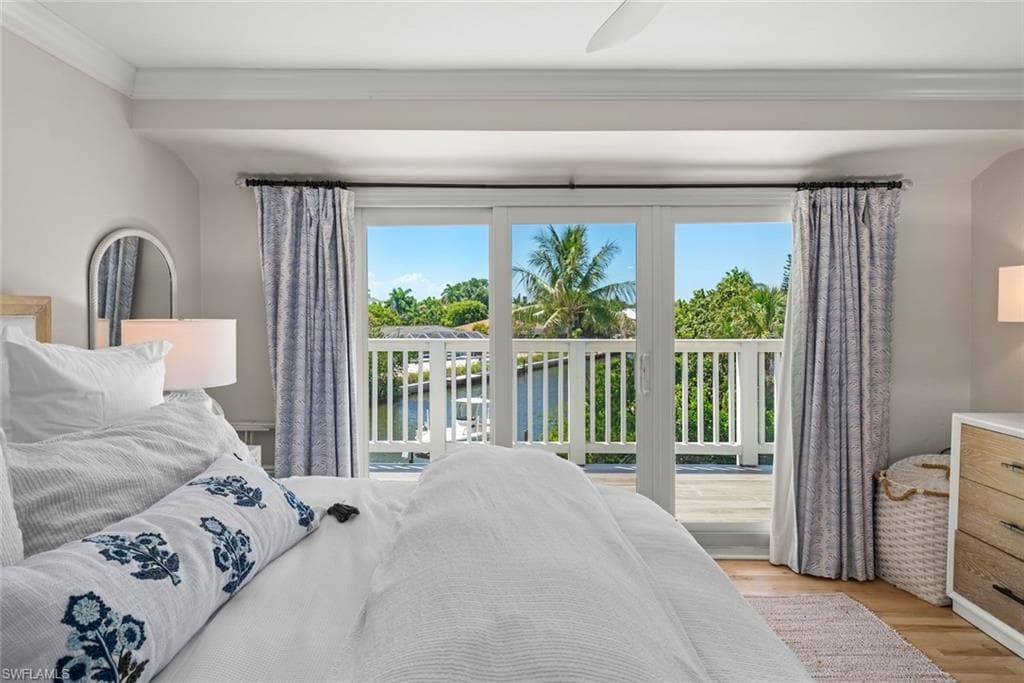 1048 Kings Crown DR-24