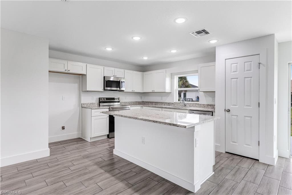 1242 Echard ST E-4