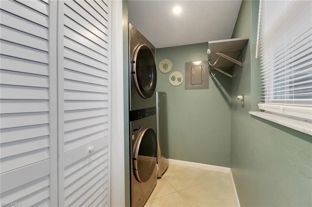 208 Cape Coral PKWY E 107-15