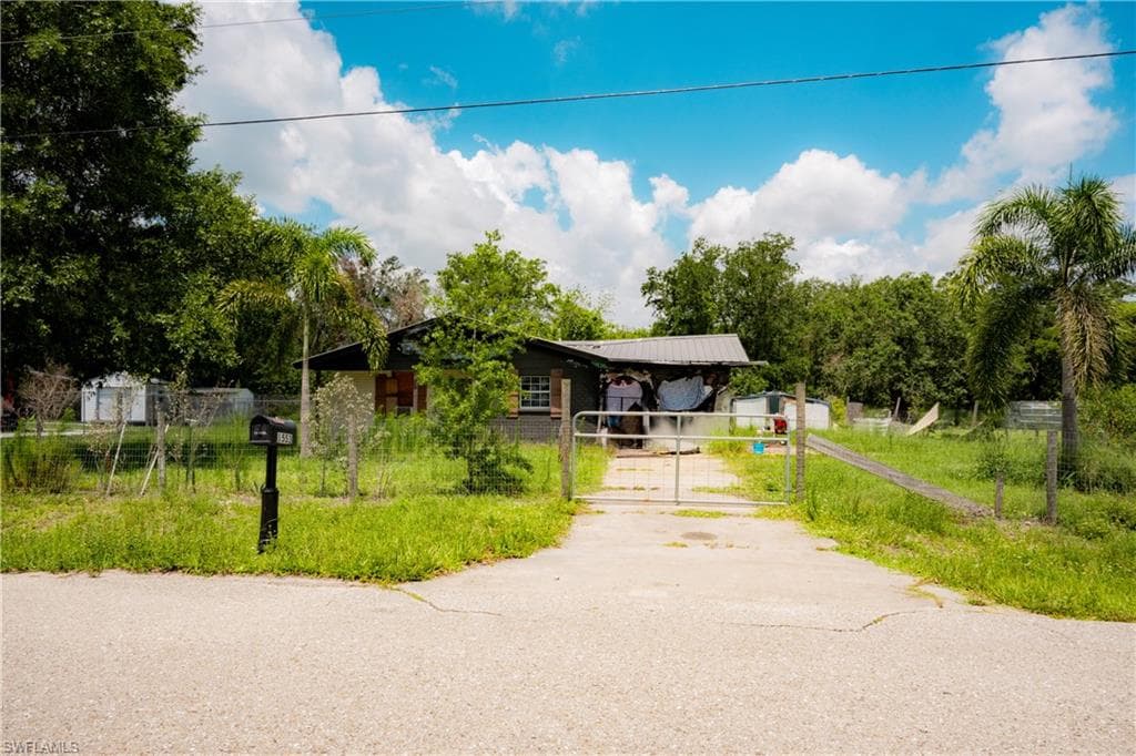 1553 SE Carnahan AVE-1