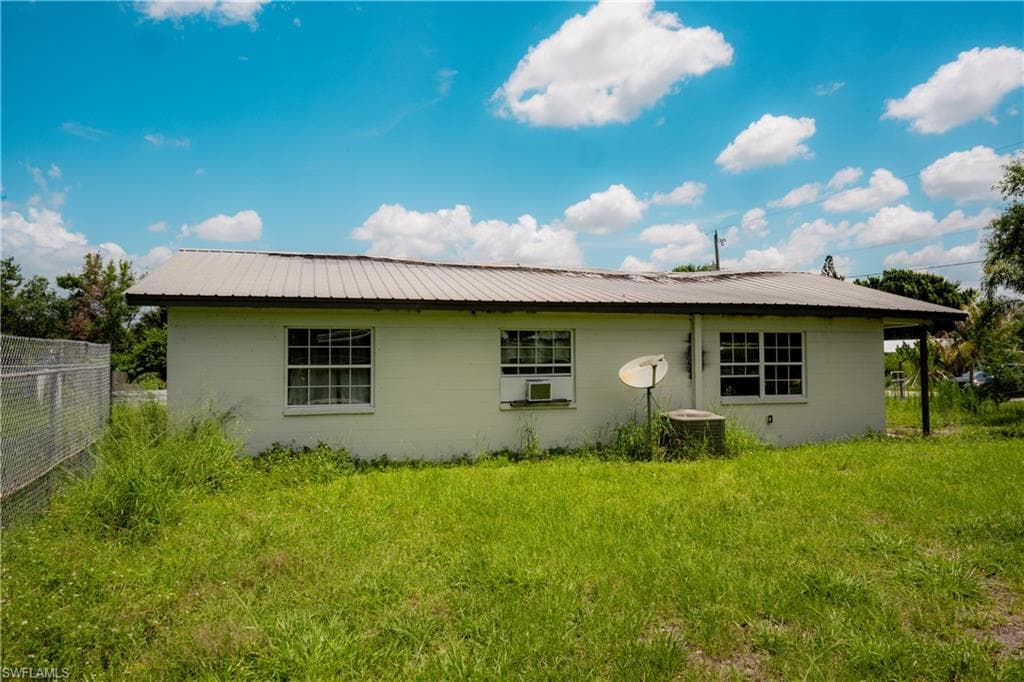 1553 SE Carnahan AVE-5