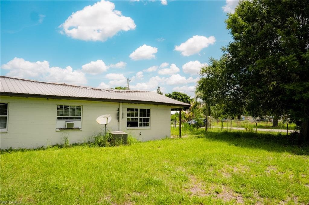 1553 SE Carnahan AVE-6