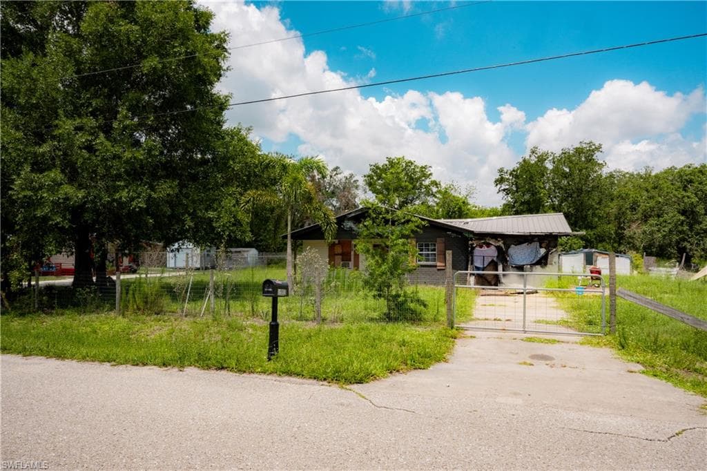 1553 SE Carnahan AVE-9