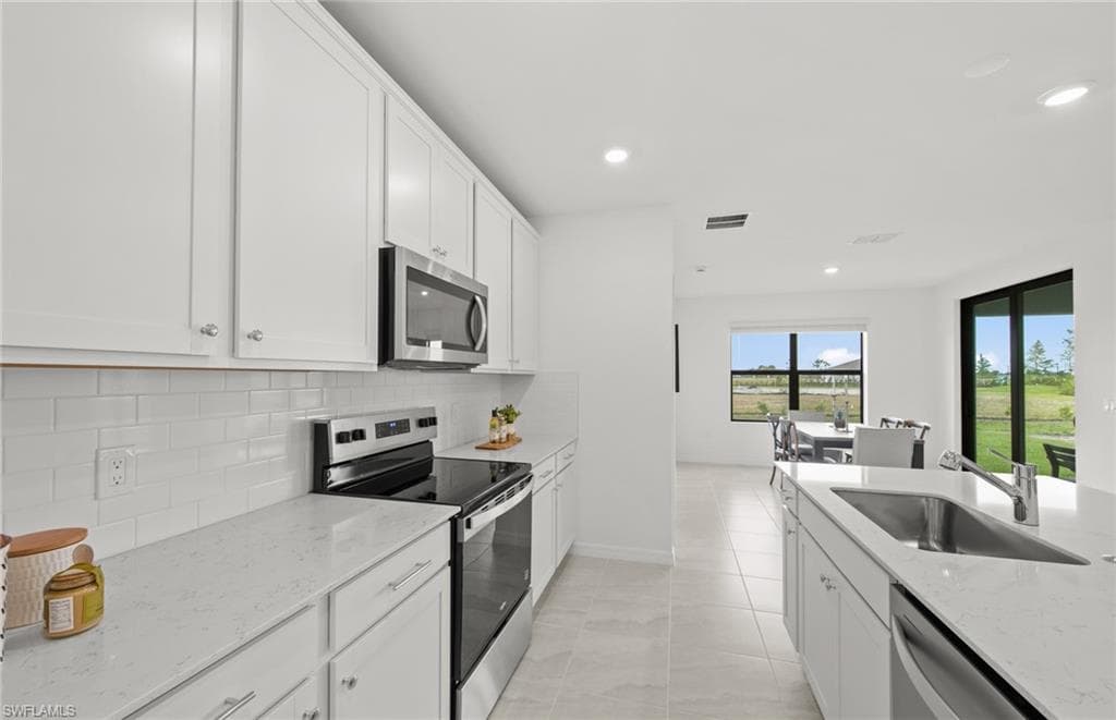 634 Lakeside Oasis AVE-16