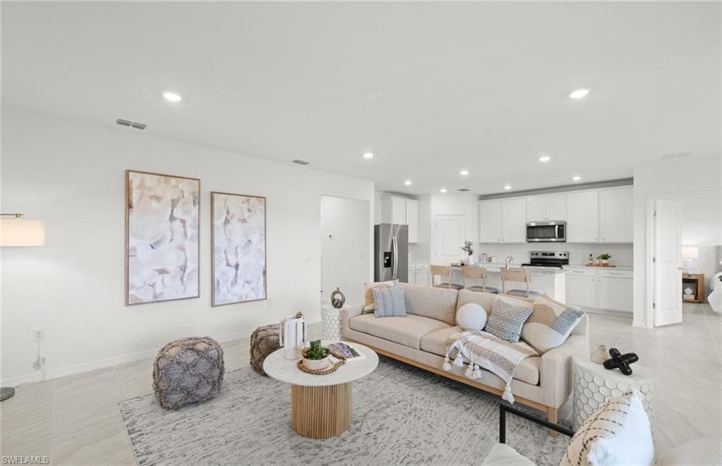 634 Lakeside Oasis AVE-11