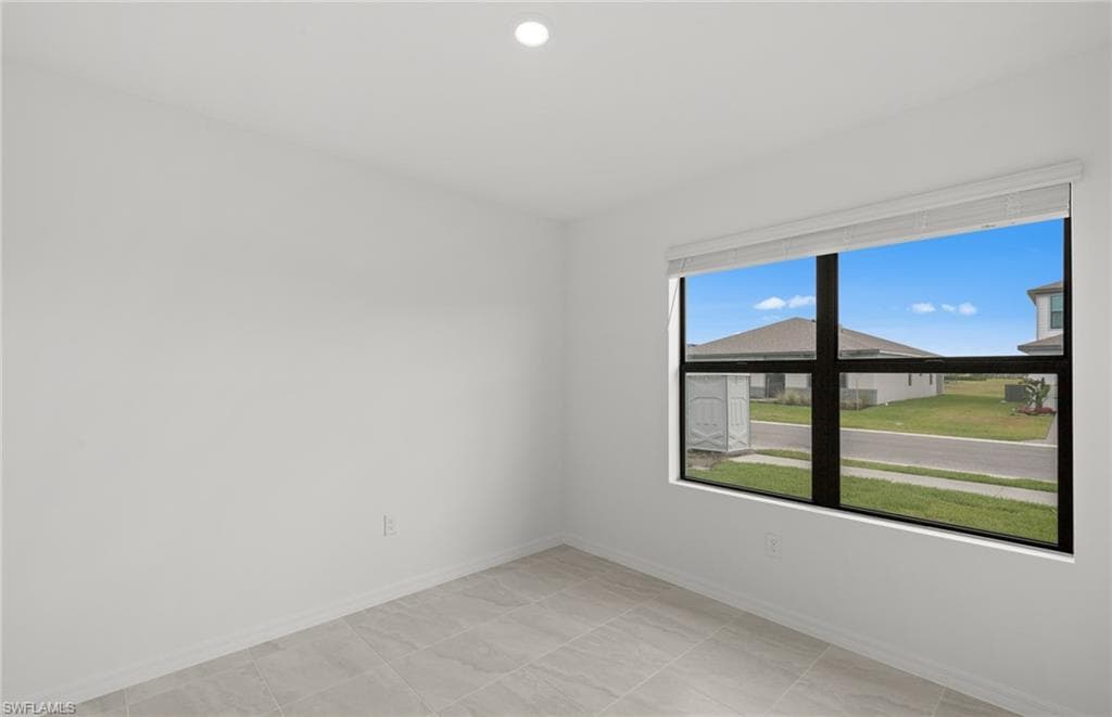 634 Lakeside Oasis AVE-8