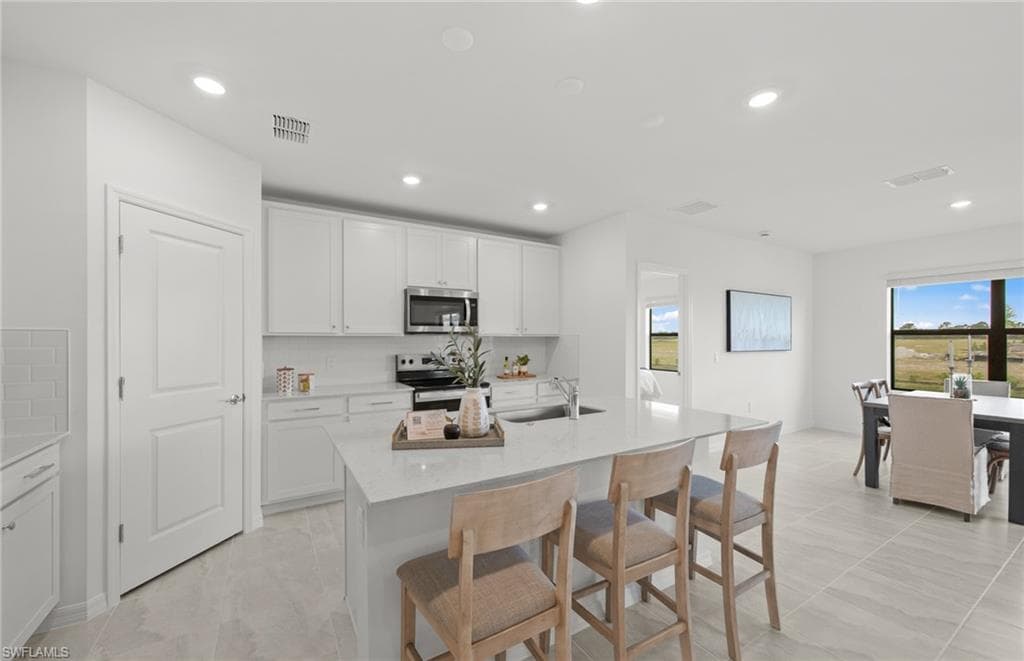 634 Lakeside Oasis AVE-14