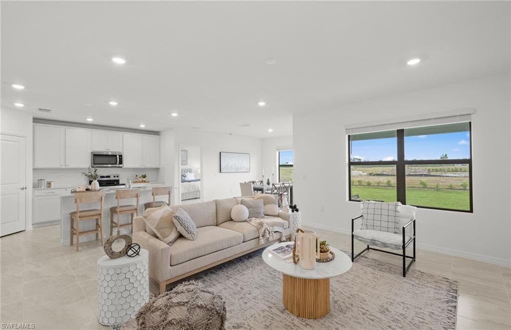634 Lakeside Oasis AVE-10