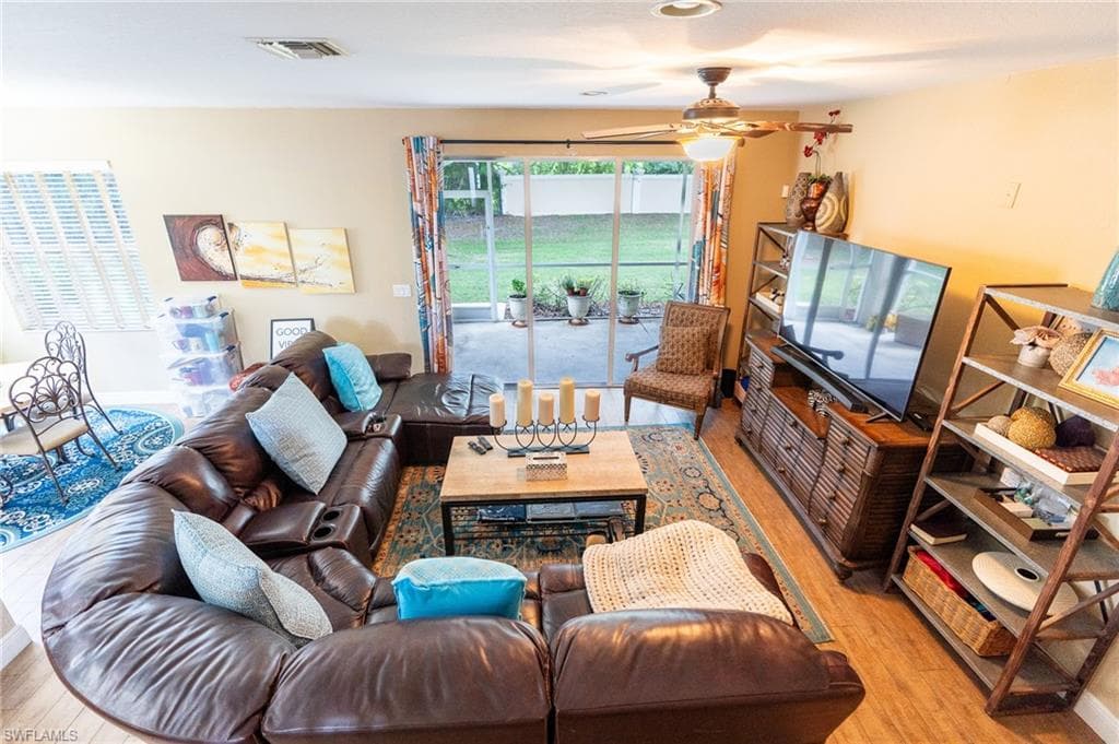 8713 Pegasus DR-37