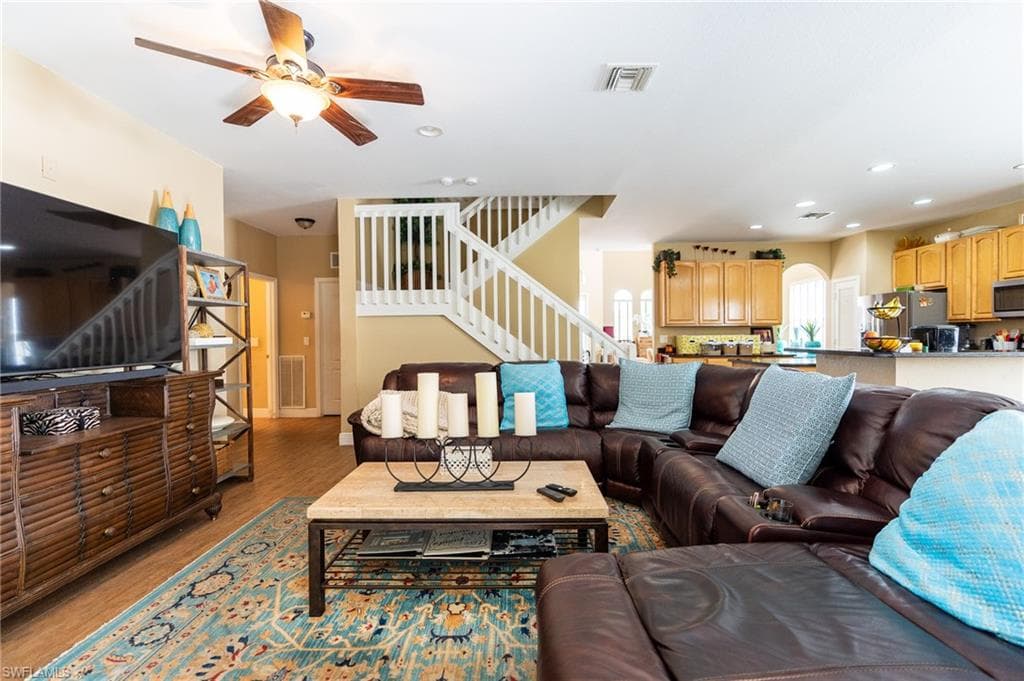 8713 Pegasus DR-14