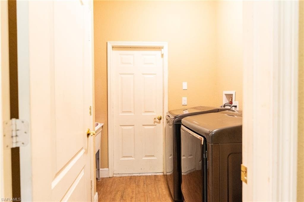 8713 Pegasus DR-39